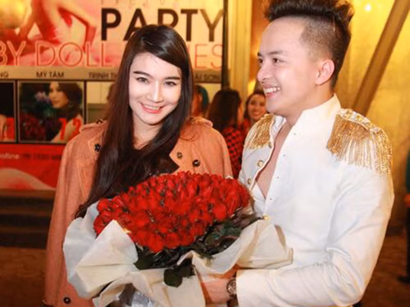 Năm 2014, Đoàn Dạ Ly chủ động tỏ tình và hôn Cao Thái Sơn, thậm chí tuyên bố sẽ lấy nam ca sĩ nếu anh đồng ý. Ảnh: Dân Việt