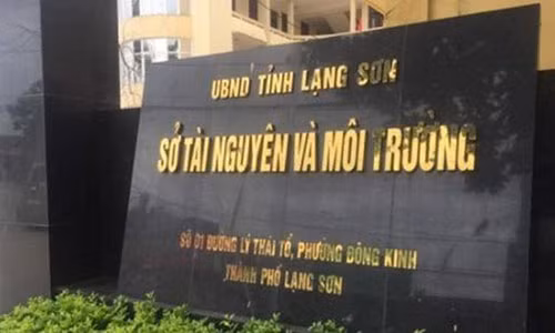 Khoi to, tam giam Pho giam doc so Tai nguyen Moi truong tinh Lang Son