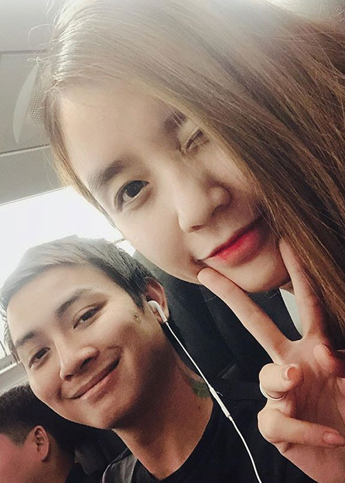 Bà xã của Hoài Lâm từng giải thích vì gia đình chồng có việc vì vậy nam ca sĩ phải về quê lo giải quyết chuyện gia đình.