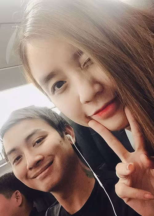 Bà xã của Hoài Lâm từng giải thích vì gia đình chồng có việc vì vậy nam ca sĩ phải về quê lo giải quyết chuyện gia đình.