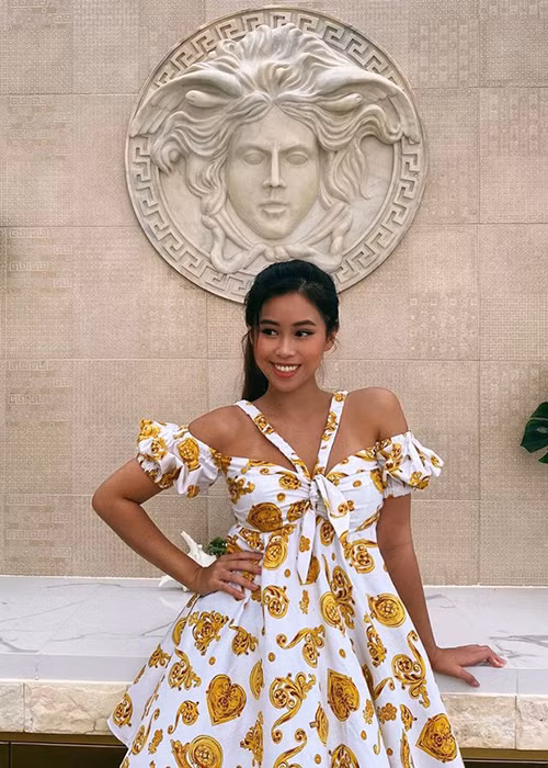 Trên trang cá nhân, hot girl Tiên Nguyễn liên tục đăng loạt ảnh gợi cảm, sành điệu trong khu nghỉ dưỡng sang trọng của gia đình.