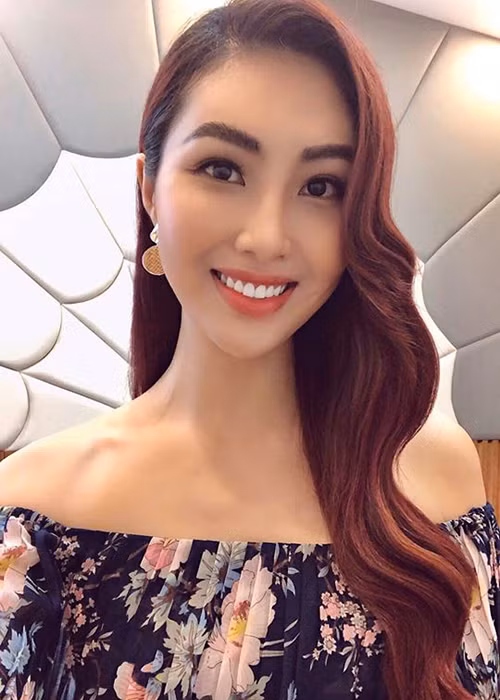 Cô tham gia trào lưu "Ở nhà vẫn đẹp" để giết thời gian.