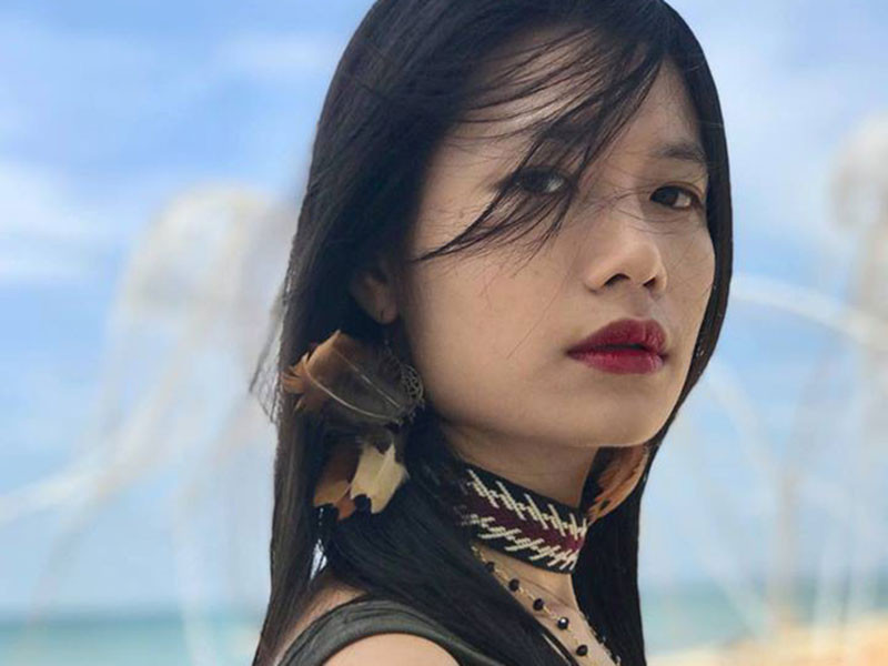 “Trong mắt nhiều người, có vẻ tôi cũng hơi hư thật. Vì tôi sống không giống họ, không gò ép bản thân. Tôi sống phóng khoáng, yêu tự do và không làm hại ai cả. Ai nói tôi hư, tôi cũng chịu. Nhưng chắc chắn, tôi có hư cũng không hỏng”, Trà My nói.