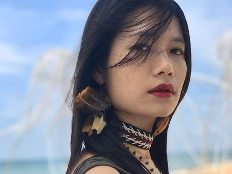 “Trong mắt nhiều người, có vẻ tôi cũng hơi hư thật. Vì tôi sống không giống họ, không gò ép bản thân. Tôi sống phóng khoáng, yêu tự do và không làm hại ai cả. Ai nói tôi hư, tôi cũng chịu. Nhưng chắc chắn, tôi có hư cũng không hỏng”, Trà My nói.