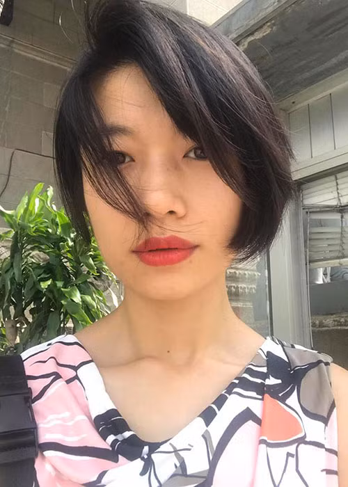 Trái với nhân vật Hạnh hiền lành, mộc mạc trong "Thương nhớ ở ai", ngoài đời Trà My cá tính, ưa nổi loạn.