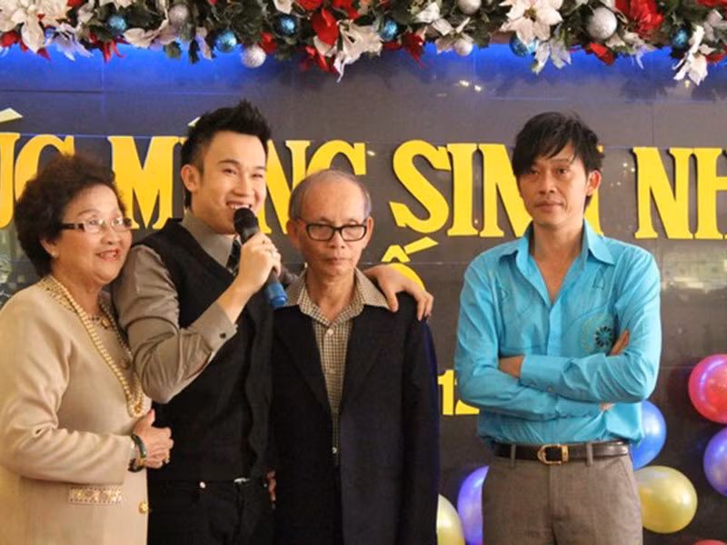 Bà cho rằng bố mẹ là nền tảng gia đình, cũng là gương tốt cho con.