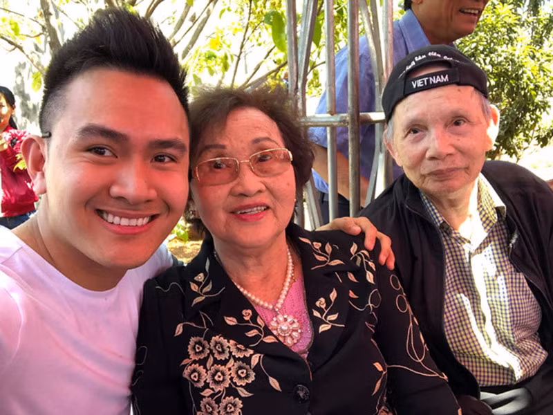 Cuộc sống ở tuổi xế chiều của bố mẹ Hoài Linh đầy bình yên.