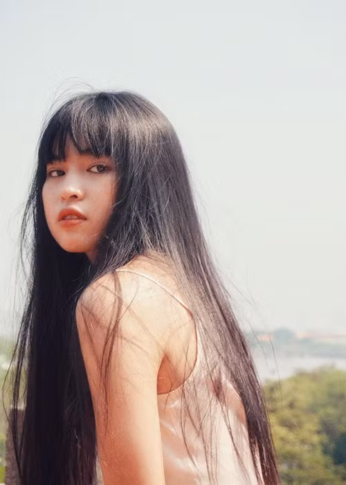 Các bộ ảnh nghệ thuật của Khánh Vân thường xuyên nhận được lời khen ngợi của dân mạng.