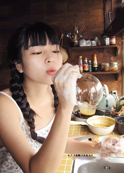 Khoảnh khắc đáng yêu của nữ diễn viên 9x trong một bộ ảnh.