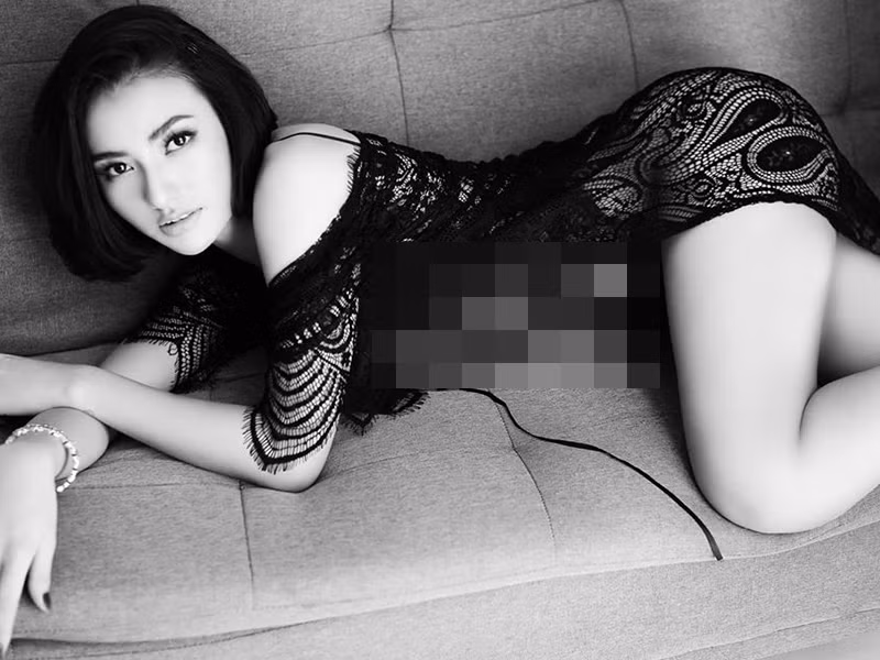 Tháng 10/2016, Hồng Quế sinh con gái đầu lòng và làm mẹ đơn thân từ đó đến nay.