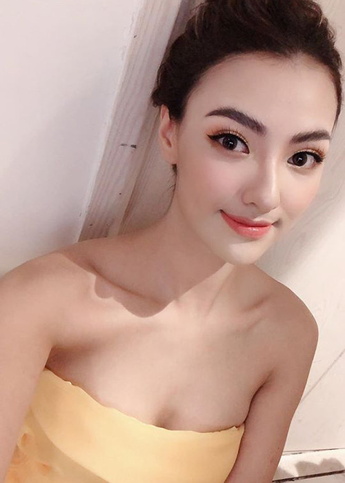 Hồng Quế cho rằng cô phù hợp với hình ảnh quyến rũ hơn là hiền thục, dịu dàng.