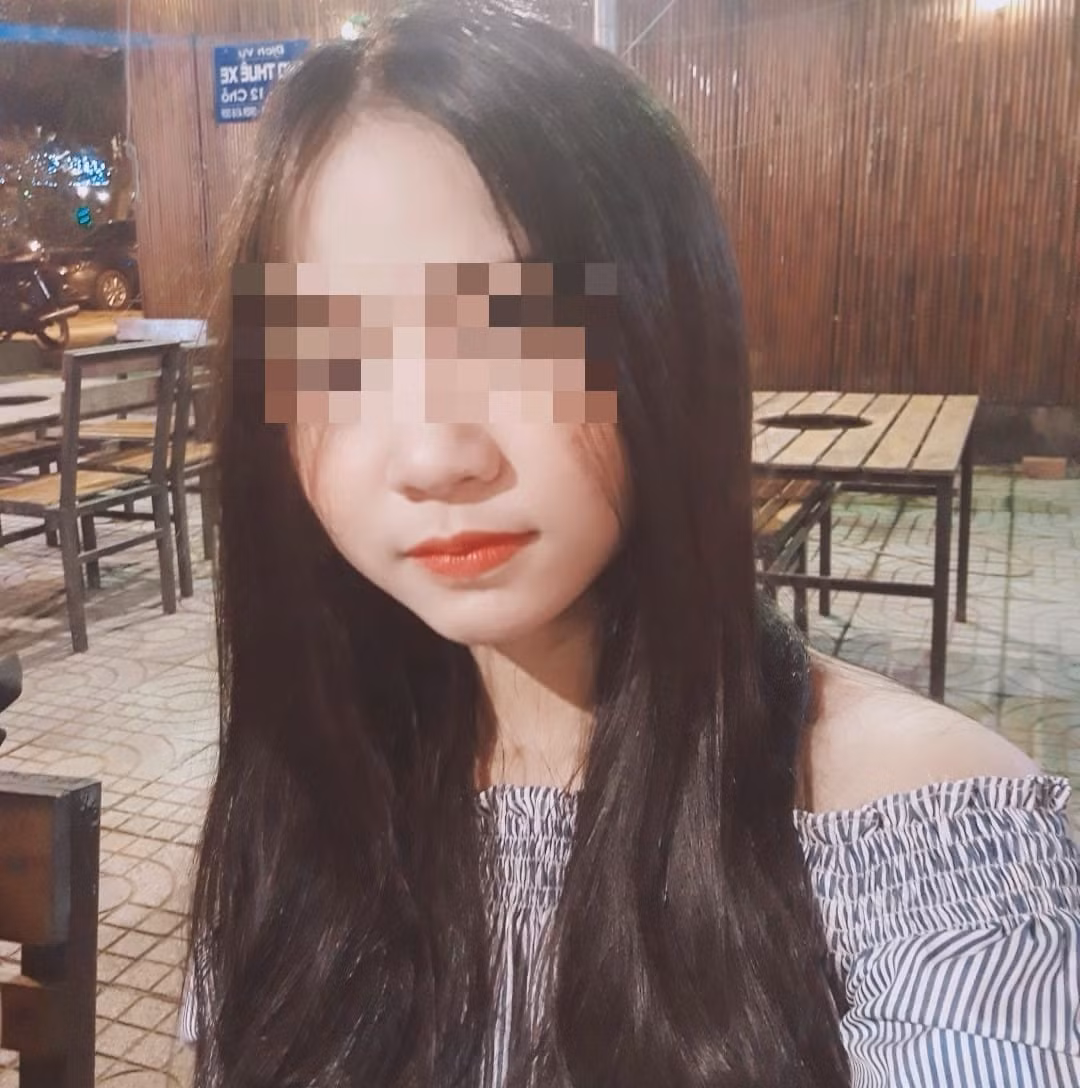 Trước đó, Uyên đang là sinh viên năm thứ hai, bộ môn Lưu trữ học - Quản trị văn phòng.