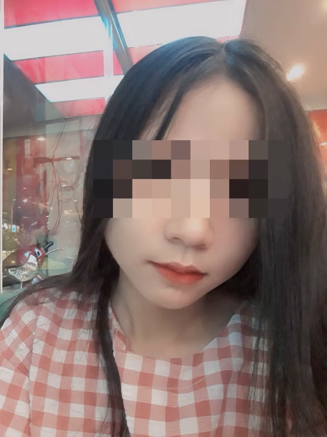 Nạn nhân bị sát hại là chị Phạm Trần Tú Uyên (SN 2000, quê ở Long Thành, tỉnh Đồng Nai).