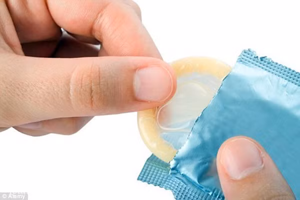 Một nghiên cứu được thực hiện năm 2016 chỉ ra, những phụ nữ né tránh sử dụng bao cao su thường có nhận thức thấp hơn nhóm người còn lại về nguy cơ mắc các bệnh lây nhiễm qua đường tình dục (STI). Ảnh: IT