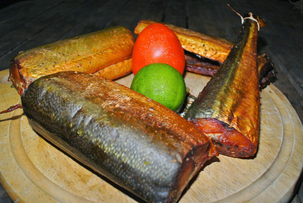 Nguyên nhân bởi loại cá này không chỉ có chứa hàm lượng muối cao mà trong quá trình hun khói rất dễ tạo ra chất gây ung thư có tên là benzopyrene mà WHO đã xác định là một loại chất gây ung thư.