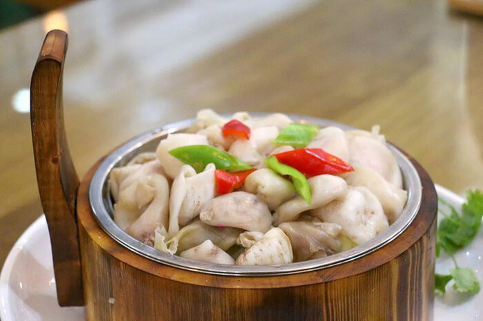 Vì vậy món ăn này thường có độ nhầy và mùi đặc trưng khó nuốt.