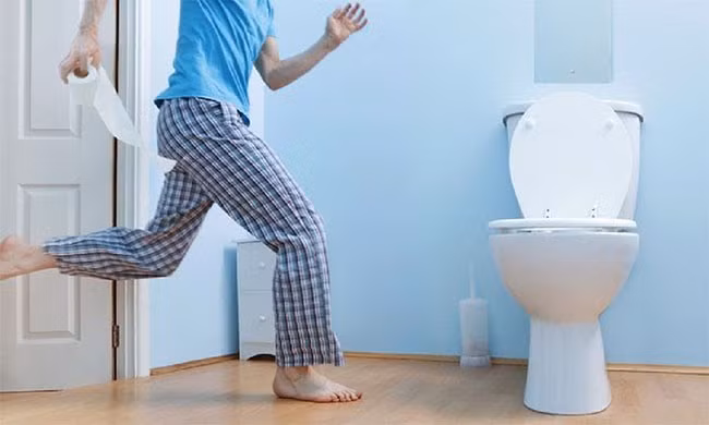 Bên cạnh đó, chất lượng giấc ngủ kém về đêm, thường xuyên thức giấc, đi tiểu nhiều vào ban đêm khiến người bệnh buồn ngủ vào ban ngày, mệt mỏi, v.v.