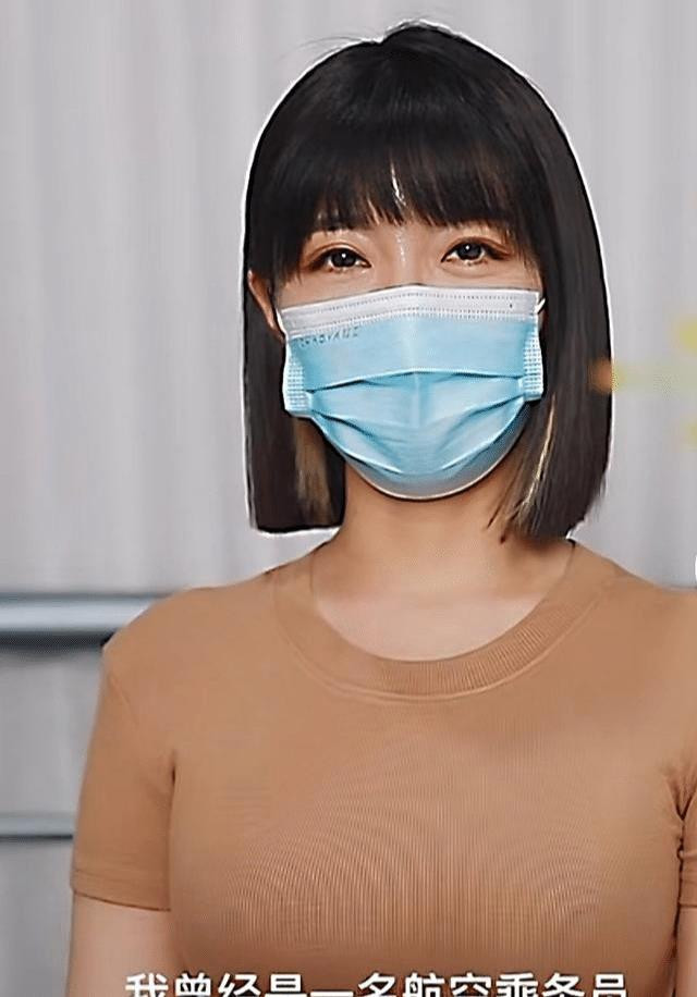 Đôi mắt đẹp và như biết cười sau dáng vóc hoàn hảo.