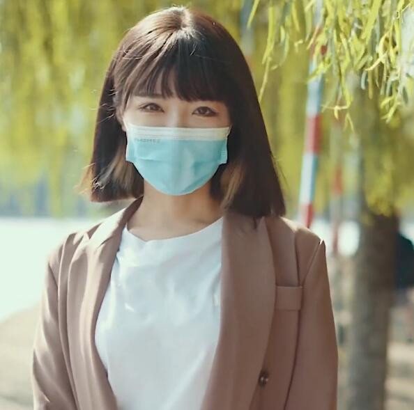 Người đẹp thường xuyên phát sóng trực tiếp với lượng theo dõi khổng lồ.