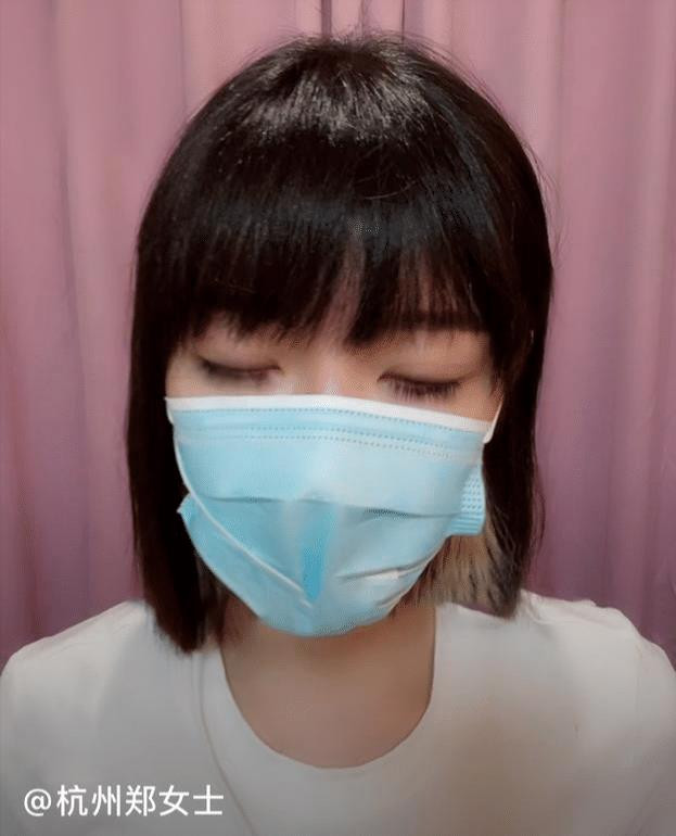 Ngoài quan tâm đến khuôn mặt, nhiều người còn tò mò về tuổi tác, nghề nghiệp của cô gái.