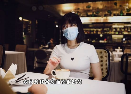 Với thân hình hoàn hảo và vòng một khá "khủng", cô đã có gần 1 triệu người hâm mộ chỉ trong 3 tháng. 