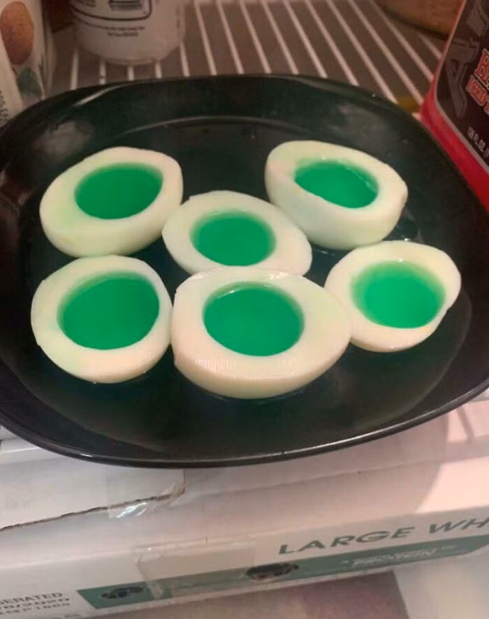 Thạch rượu trong lòng trắng trứng.