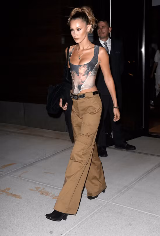 Bella Hadid là sao Âu tôn vinh thời trang này.