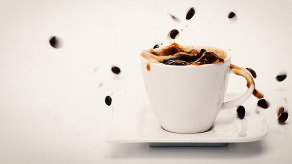 Cách làm này giúp bạn tập trung ngay lập tức song cũng khiến hệ thần kinh hưng phấn. Lâu ngày, nó khiến tình trạng mất ngủ của phụ nữ ngày càng trầm trọng hơn, ảnh hưởng đến khả năng điều hòa estrogen trong cơ thể. Một khi thiếu hụt estrogen, cơ thể phụ nữ sẽ đẩy nhanh quá trình lão hóa, tính khí thất thường. Ảnh: IT