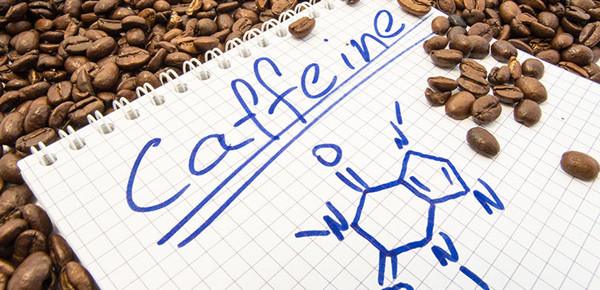 Thực phẩm chứa caffeine. Phụ nữ làm việc ở công sở căng thẳng, cần tập trung cao độ nên nhiều người chọn cà phê và các loại đồ uống chứa caffeine để tỉnh táo.