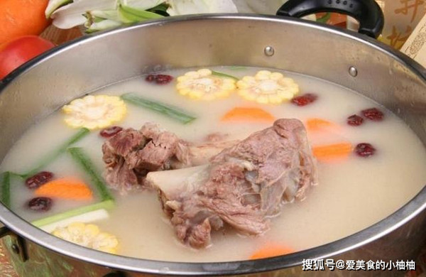 Đặc biệt, cần cho lượng nước đủ dùng, tránh thêm nước giữa chừng bởi điều này có thể ảnh hưởng đến hương vị cũng như dinh dưỡng món ăn. Ảnh: Sohu, IT