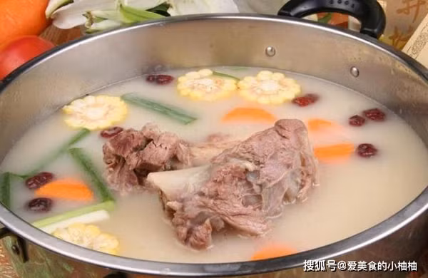 Đặc biệt, cần cho lượng nước đủ dùng, tránh thêm nước giữa chừng bởi điều này có thể ảnh hưởng đến hương vị cũng như dinh dưỡng món ăn. Ảnh: Sohu, IT