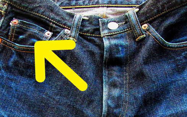 Túi nhỏ trên quần jean. Mẫu quần jean thường được thiết kế 1 túi nhỏ bên cạnh chiếc túi lớn. Diện tích nhỏ của nó khiến nhiều người nhầm tưởng chỉ mang mục đích trang trí.