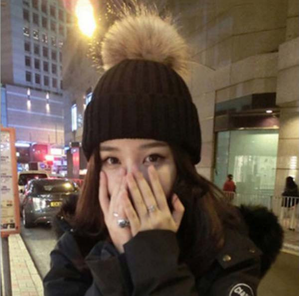 Cục bông trên mũ len. Cục bông trên mũ len có ý nghĩa thẩm mĩ, giúp món đồ trở nên thời trang hơn. Ngoài ra, sự xuất hiện của nó còn mang ý nghĩa bảo vệ. Thời xưa, các thủy thủ Pháp thường dùng mũ có gắn quả bông để bảo vệ đầu không bị đập vào trần nhà thấp ở boong tàu khi có biển động.