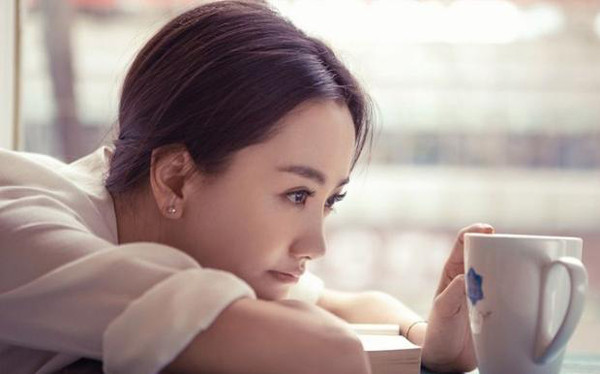 Cuộc sống hiện đại, phụ nữ ngày càng khẳng định vai trò của mình trong đời sống gia đình. Hình ảnh phái yếu cam chịu, phục tùng và phụ thuộc hoàn toàn vào đàn ông ngày càng vắng bóng. Tuy nhiên, nếu chị em tự nguyện, có những biểu hiện này buổi tối thì quả thực là món quà vô giá của các đức ông chồng.