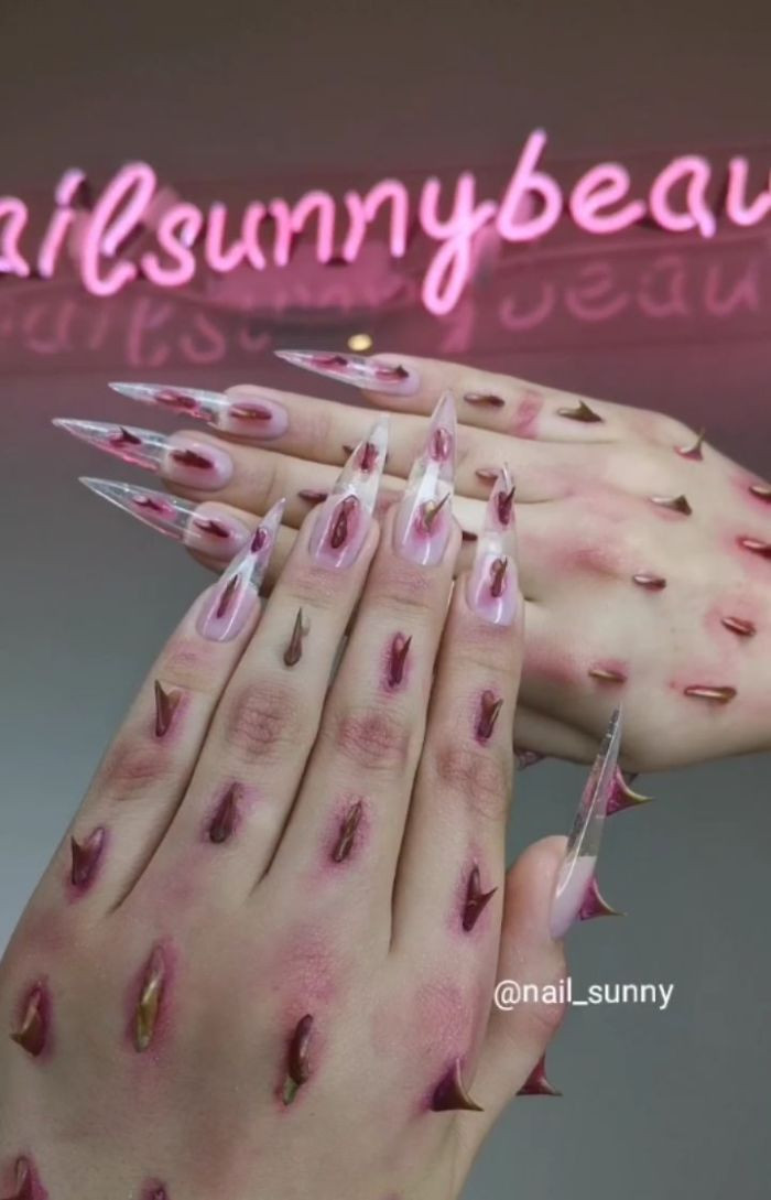 Bộ "vuốt" cho những cô gái muốn có gai hoa hồng.