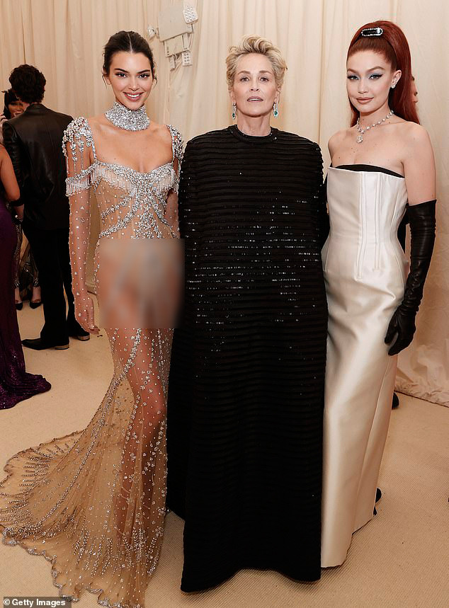 Điều đó giúp cô như nữ hoàng của sự kiện.