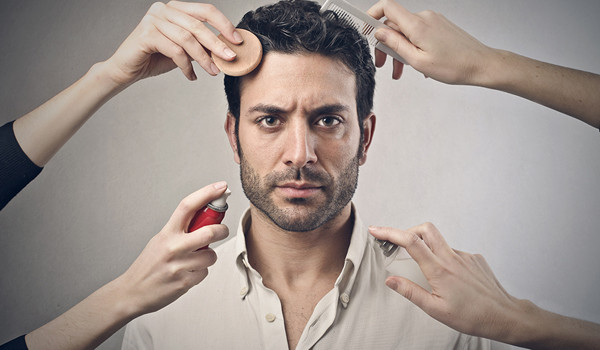 Chú ý đến vẻ bề ngoài. Khi đàn ông thay lòng đổi dạ, anh ta có xu hướng chăm chút vẻ bề ngoài của mình nhằm tạo ấn tượng tốt với đối tượng mới. Không chỉ nam giới, phụ nữ cũng có tâm lý này khi có đối tượng để mắt.