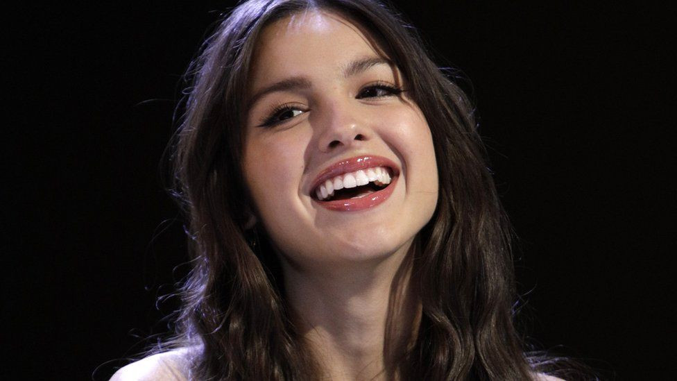 Cô đã sớm được tiếp xúc với nghệ thuật từ khi tiểu học.