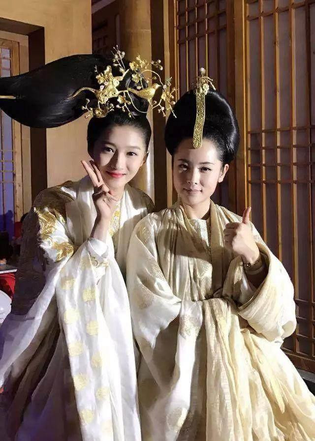 Rất nhiều kiểu tóc trong phim cổ trang khiến ta phải thắc mắc, họ đang "trêu ngươi" hay thử độ kiên nhẫn, bình tĩnh của khán giả. Đây có phải là mốt"cuốn theo chiều gió"?