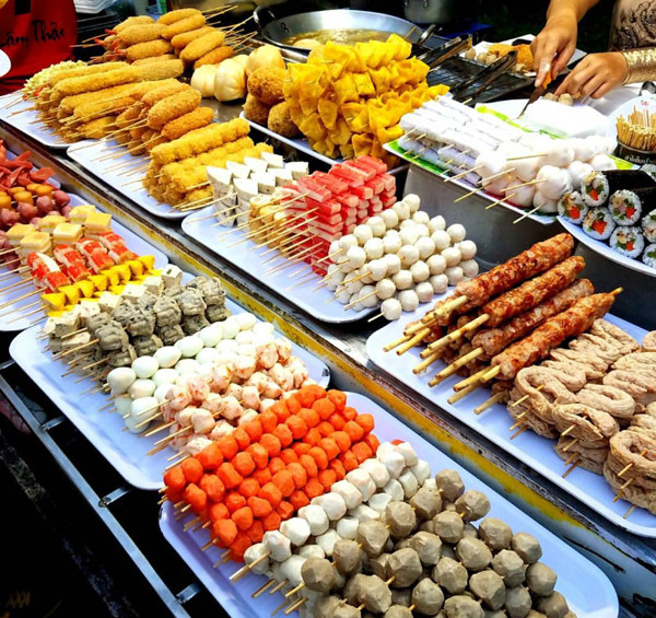 Thực vậy, thực phẩm chiên rán ngoài chợ so với tự làm ở nhà có chất lượng kém xa. Nguy hiểm hơn, dầu nguyên liệu thường rất ít khi được thay mới để tiết kiệm chi phí.