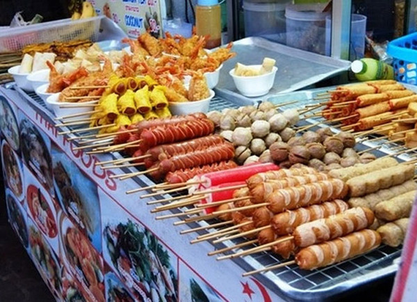 Ăn loại thực phẩm này không hề có lợi cho sức khỏe. Ngay cả khi đã lọc cặn thực phẩm trong khi chiên ngập dầu, các chất gây ung thư vẫn tồn tại. Mặt khác, dầu đun nóng ở nhiệt độ cao sẽ tạo ra một lượng lớn chất béo trans. Từ đây, những căn bệnh về gan nhiễm mỡ, tim mạch và mạch máu não sẽ dần hình thành và phát triển âm thầm trong cơ thể.