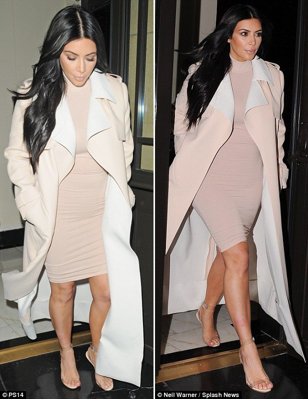 Kim Kardashian là mỹ nhân sở hữu thân hình đồng hồ cát nóng bỏng bao người mơ ước.