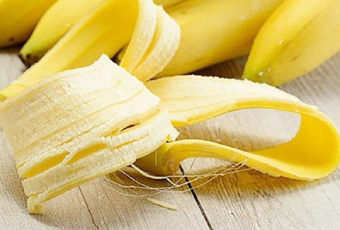Những ai bị cholesterol cao có thể thêm một vỏ chuối vào chế độ ăn uống của bạn. Nghe có vẻ lạ, nhưng vỏ chứa nhiều xơ hơn chính quả. Ăn vỏ cũng có thể giúp ngăn ngừa các bệnh tim mạch.