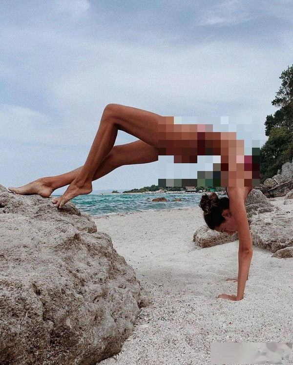 Chính cách tạo dáng khác biệt này khiến cô nổi bật giữa loạt mỹ nhân nổi lên mỗi ngày. Những bức ảnh cô đăng tải trên trang cá nhân thu hút hơn 1,5 triệu người hâm mộ, giúp Anna ngày càng thu hút nhiều hợp đồng quảng cáo có giá trị.