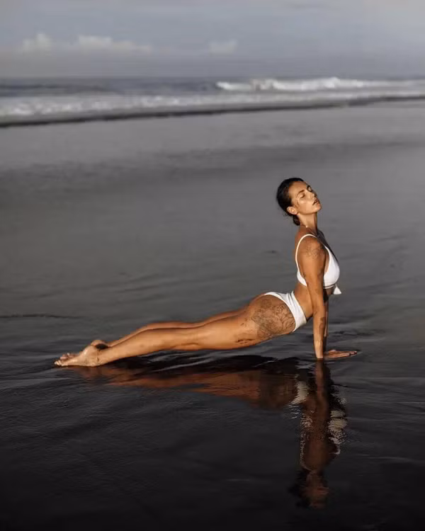 Quá trình học tại đại học, Anna gặp bạn trai và là chồng hiện tại. Dmitriy đam mê thể thao, anh cũng là người truyền cảm hứng tập luyện cho người yêu.