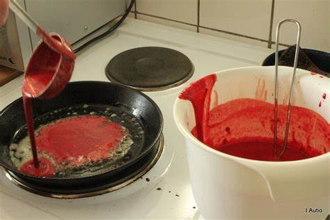 Món bánh rán làm từ tiết nổi tiếng ở Thụy Điển và Phần Lan, nó có tên là Blodplättar.