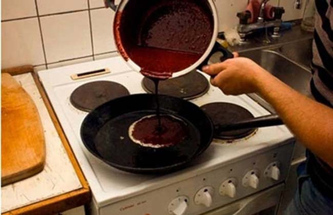 Đây là tên gọi của một loại bánh rán được phục vụ ở Thụy Điển và Phần Lan. Nó tương tự như bánh pudding nhưng mỏng và giòn hơn. Blodplättar thỉnh thoảng được ăn kèm cùng với thịt lợn hoặc thịt tuần lộc.