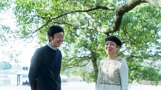 Tuy nhiên cô cũng quyết định dành trọn cuộc đời bên chồng mình. Hai người đã tìm nhiều hướng giải pháp, như để vợ đến quán giải quyết ham muốn, hay ép người chồng làm chuyện vợ chồng. Tuy nhiên trong thời gian dài, mọi việc đều không khả thi.