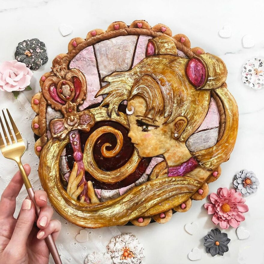 Bánh nướng hình Thủy thủ Mặt trăng.