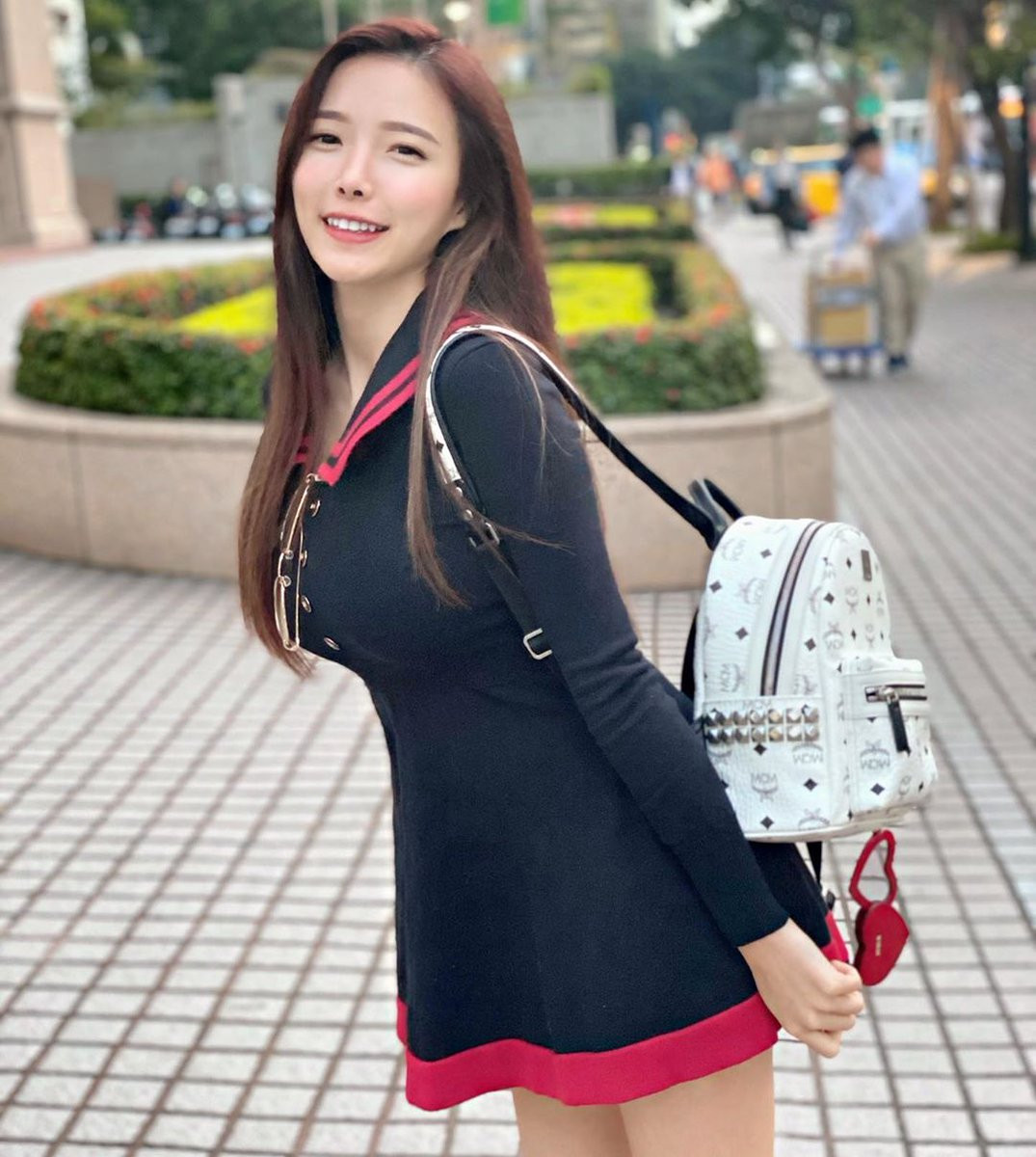 Với thành tích học tập đáng nể, cô bất ngờ trở thành DJ và vướng phải sự ngăn cản của bố mẹ.